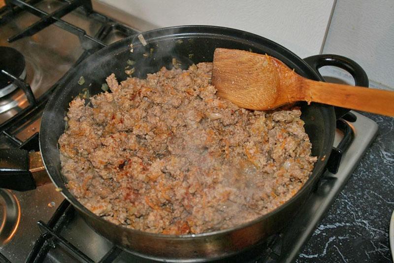 faire frire la viande avec des légumes