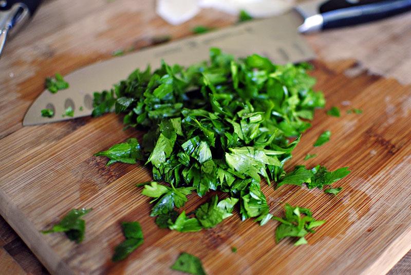 hacher les légumes verts