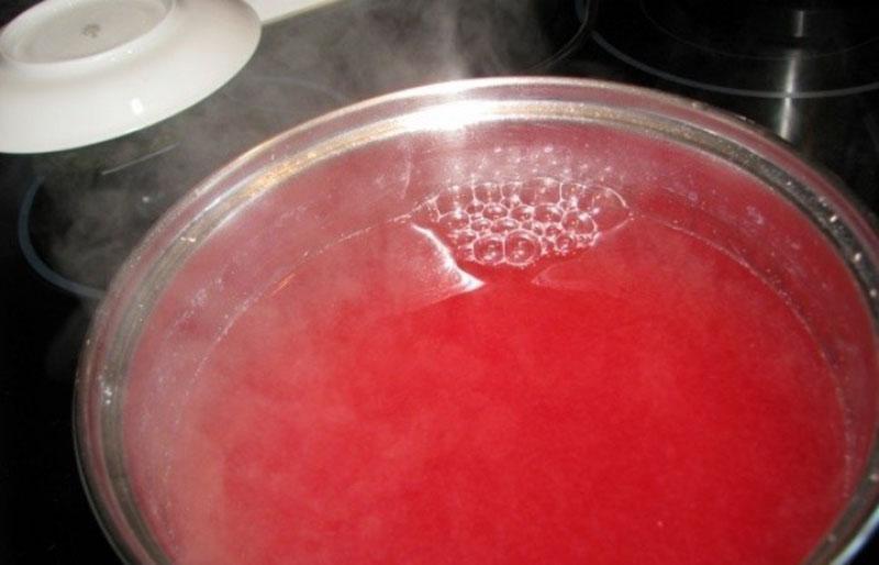 hervir jugo de grosella roja