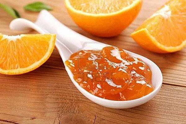 mermelada de naranja en una panificadora