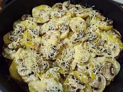 pommes de terre sautées aux champignons et fromage