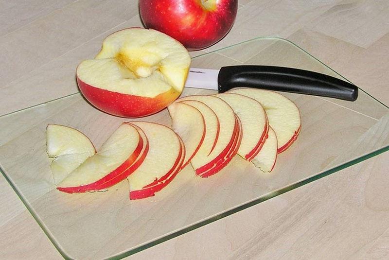 couper les pommes en tranches