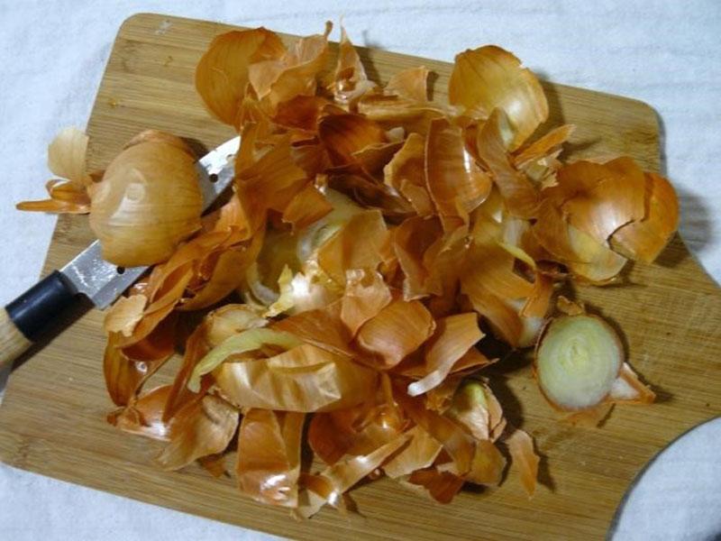 preparar cáscaras de cebolla