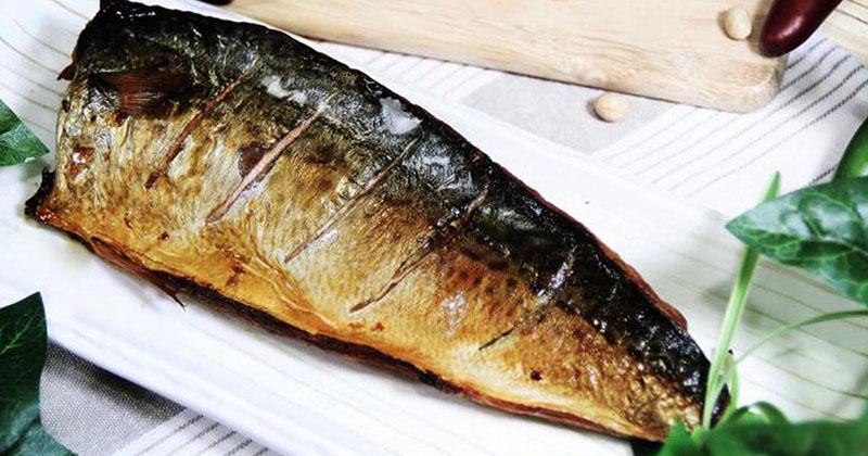 la receta más deliciosa de caballa en cáscara de cebolla y té