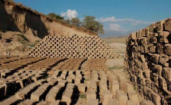 Los ladrillos se secan al aire libre