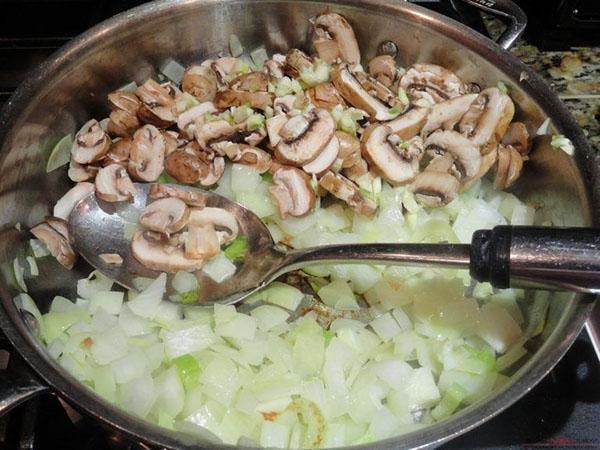 ragoût de champignons aux oignons