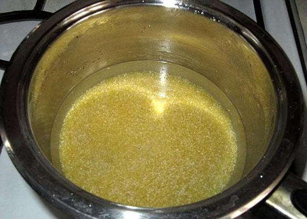 vierta los cereales en una olla de cocción lenta