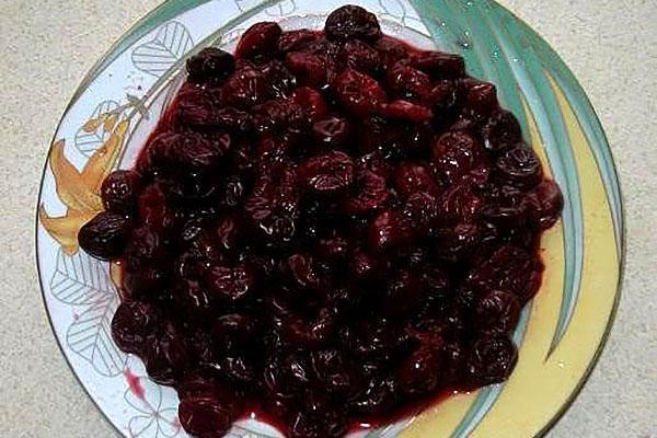 préparer des cerises pour les tartes