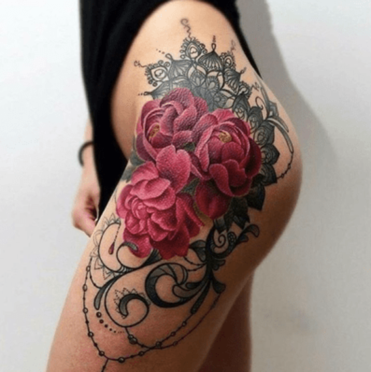 Rosen-Seiten-Tattoo