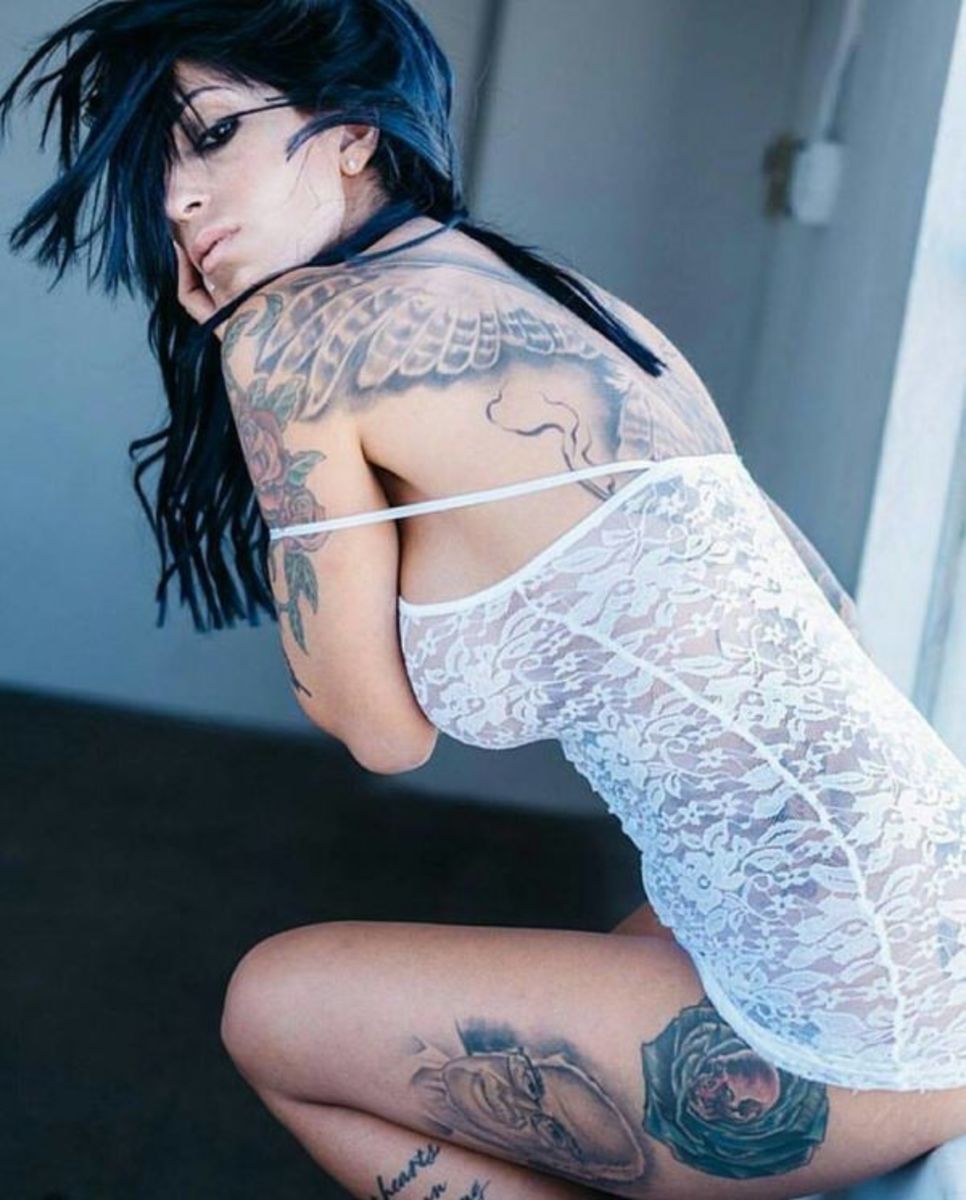 sexy-inked-girl-2