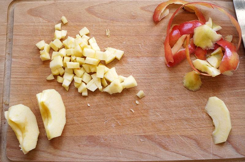 éplucher et couper les pommes