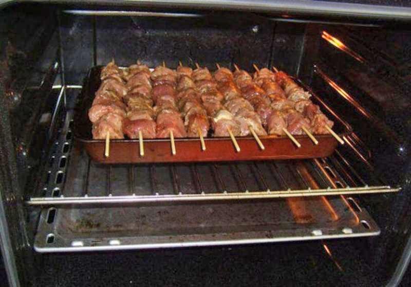cuire des brochettes au four