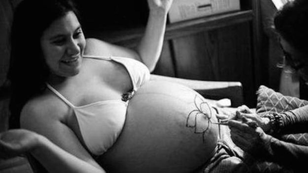 tetování během těhotenství L-t33lpe