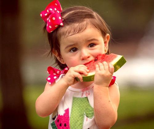 Les enfants ne devraient recevoir de la pastèque fraîche que pendant leur saison de maturation.