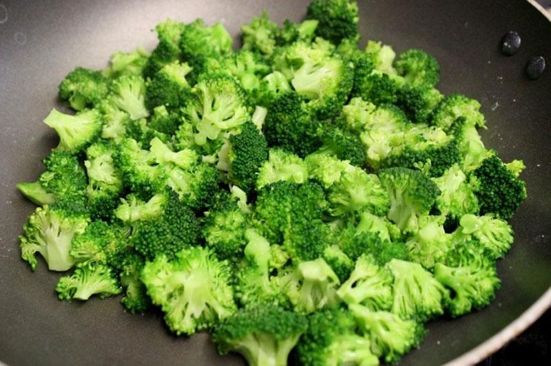 hacher le brocoli