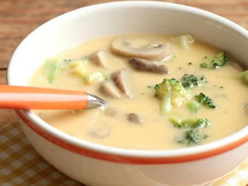 soupe de fromage au lait avec brocoli