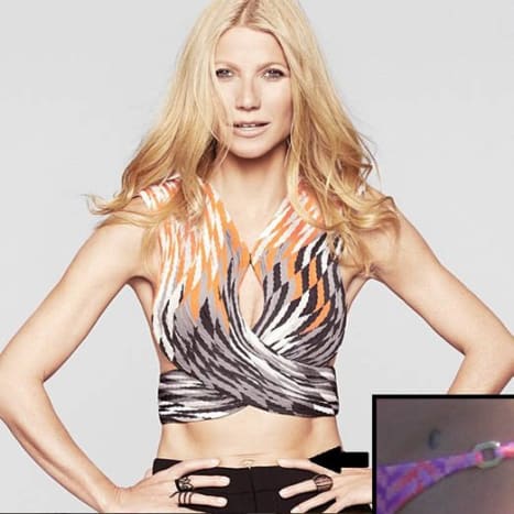 Gwyneth Paltrow Gwyneth Paltrow můžete nejlépe znát pro její roli Pepper Potts v Iron Manovi nebo pro její kontroverzní životní styl Goop, ale také bývala šťastně vdaná za frontmana Coldplay Chrise Martina a nechala si namalovat drzé tetování „c“ kyčle na jeho počest během cesty do Londýna v roce 2008. Nyní, když jsou ti dva odděleni, máme pocit, že Gwyneth buď odstraní tetování kyčle „c“, nebo jej zakryje jiným designem. Možná z toho udělat „g“ pro Goop?