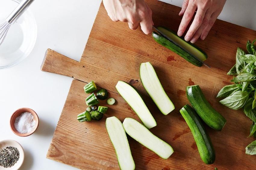 préparation de courgettes