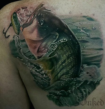 Díky tomuto tetování od Mat Vallese se nám chce chodit na ryby.