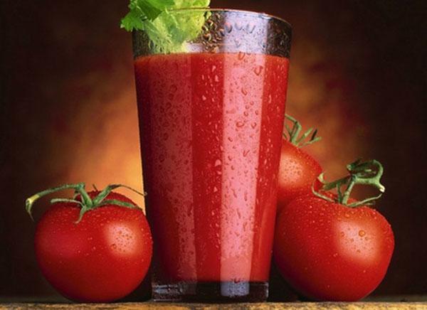 jugo de tomate saludable