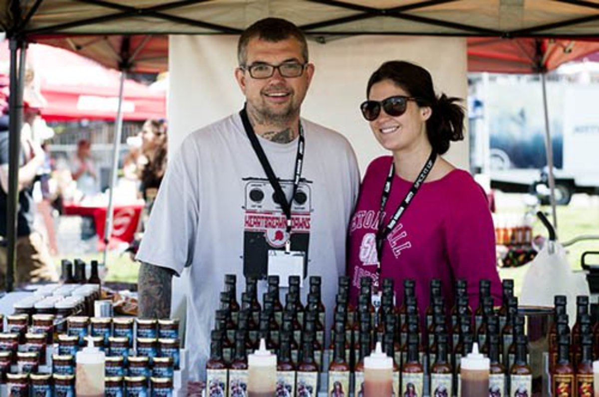 Chefkoch Johnny McLaughlin wird seine Heartbreaking Dawn’s auf der NYC Hot Sauce Expo veranstalten. McLaughlin arbeitete jahrelang in der Tattoo-Branche, bevor er seiner pfeffrigen Leidenschaft nachging.