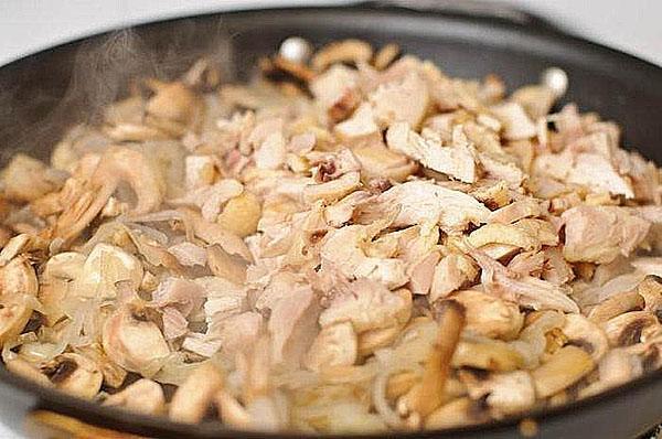 faire revenir le filet de poulet aux oignons