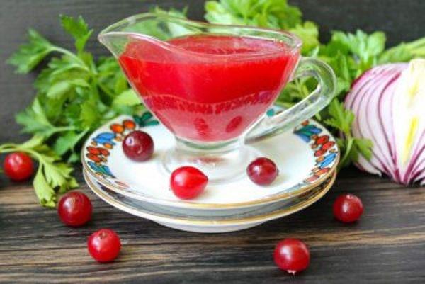salsa de arándanos para receta de carne con la adición de naranja, cebolla