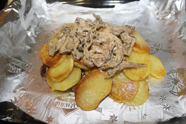 poner champiñones en las patatas