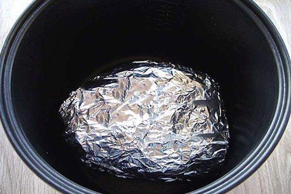 cocinar la carne en una olla de cocción lenta
