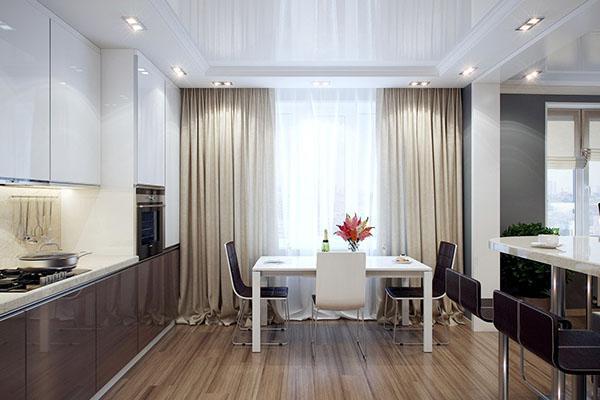 Cortinas de cocina en un apartamento tipo estudio.