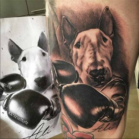 Alberto Morenos Hund Ali Tattoo. Foto: Alberto Moreno/Instagram.