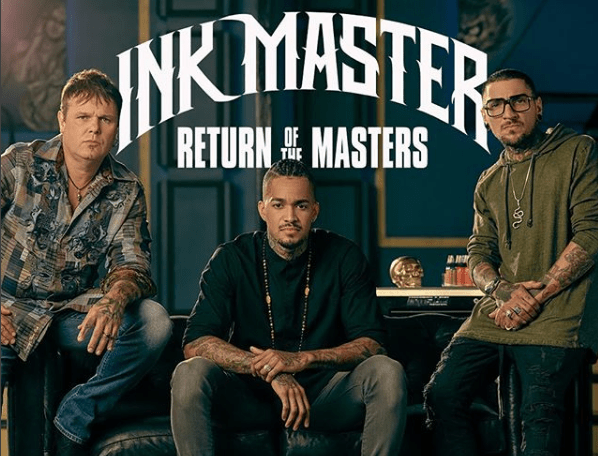 Bevor die Show endet Es wird bekannt gegeben, dass die Trainer für jedes andere Teammitglied einen Vorteil erhalten, das es bis zum Live-Finale schafft. Der Vorteil liegt in der Möglichkeit, einen Aspekt des Tattoos auszuwählen, der während des Kampfes um die zusätzlichen 100.000 US-Dollar bewertet wird. Ich freue mich auf die Kunst, ich freue mich auf das Drama, ich freue mich auf die Schwanzwitze, die aus den Interaktionen zwischen Oliver Peck und Lil D stammen. Kommen Sie für all das und mehr in der Ink Master Recap nächste Woche zurück!