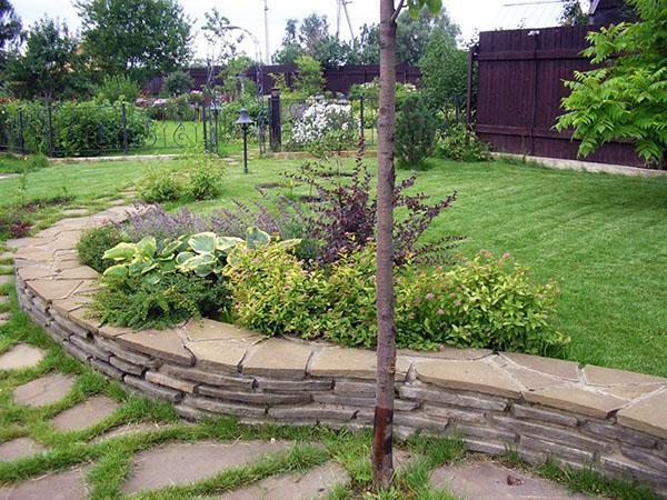 décorer un jardin à flanc de colline