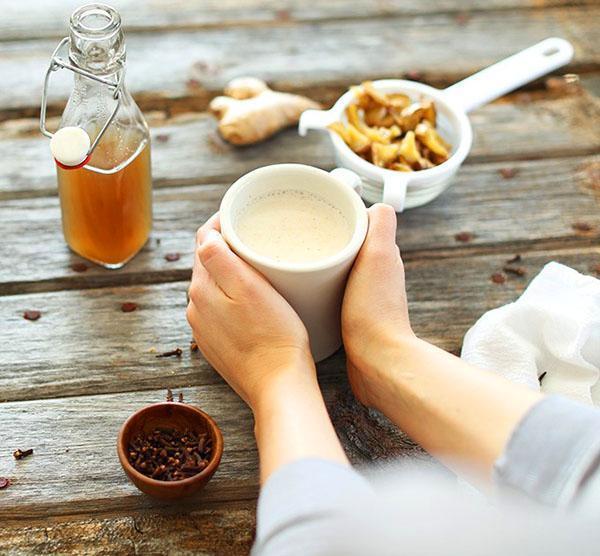 En invierno, el té de jengibre con canela y clavo te calentará