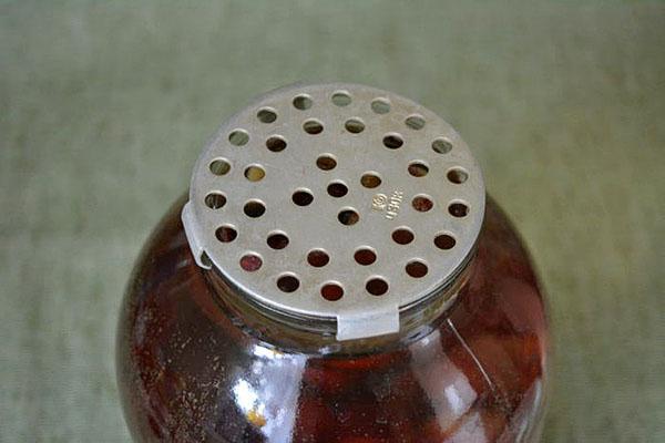 verter la infusión en un cazo con azúcar