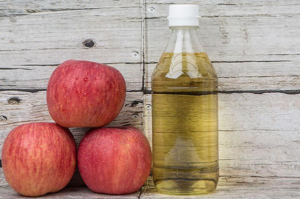 vinagre de sidra de manzana como parte de una mascarilla para el cabello