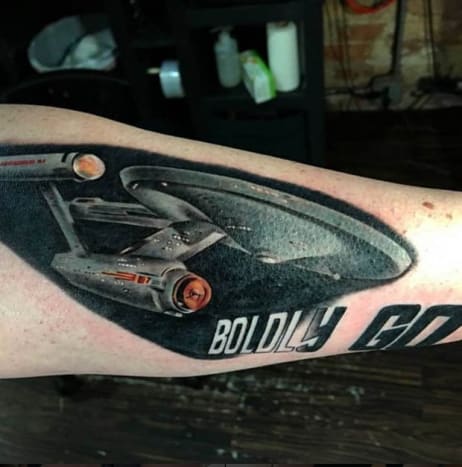 Die Enterprise ist der wahre Star aller Star Trek-Abenteuer. Tattoo von Johnny Flash