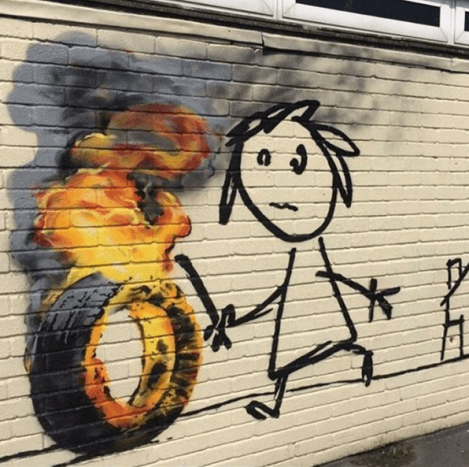 KLICKEN SIE HIER, um über die Zeit zu lesen, als Banksy an einer Grundschule ein Wandgemälde malte.