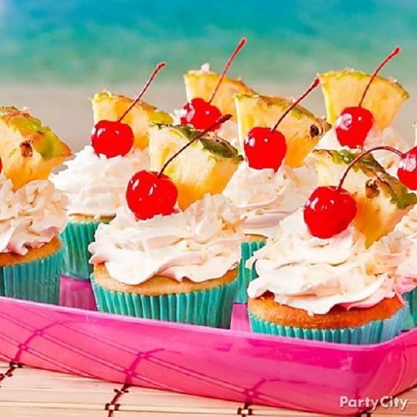 Sommer-Geburtstagsfeier für Mädchen_DIY Pina Colada Cupcakes