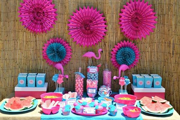 Letní oslava narozenin pro dívky_Tropická párty s růžovým plameňákem