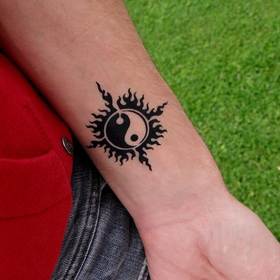 Sun Tattoo - TOP 100 - Rang - Blindingly Gorgeous Tat Art