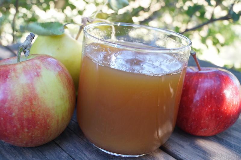 propiedades beneficiosas del jugo de manzana