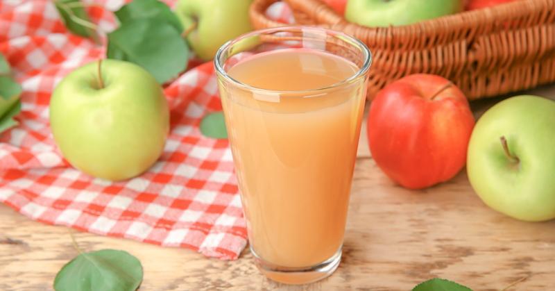 Beneficios y daños del jugo de manzana recién exprimido