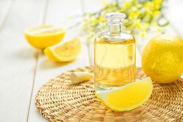 L'huile de citron est largement utilisée en cosmétologie