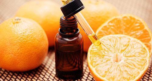 L'huile essentielle de mandarine est utilisée pour normaliser le sommeil.