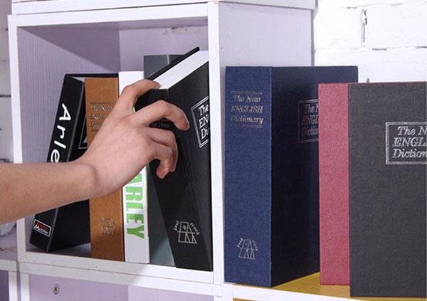 reserva de libros en el estante