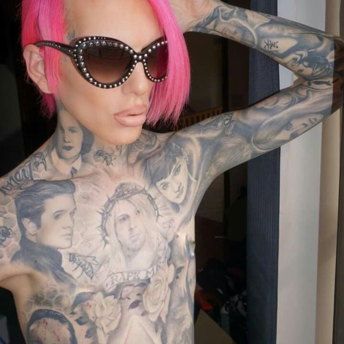 c09add98bfd0d518f0388d18fe9b63af-jeffree-star-1