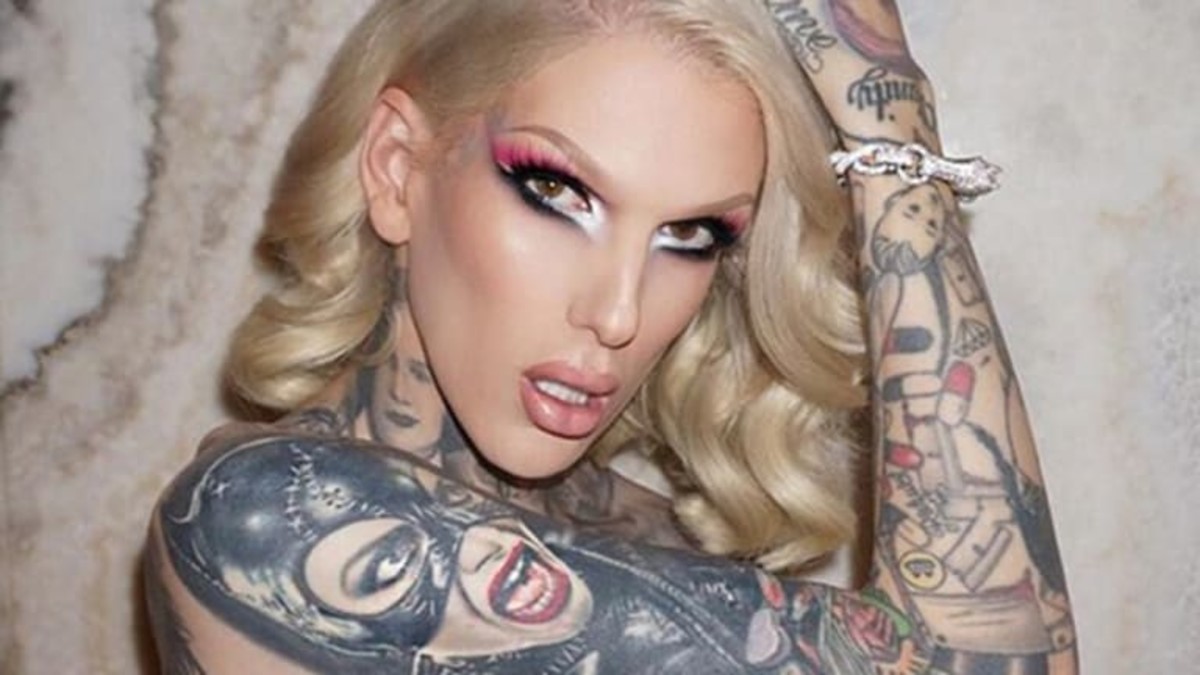 jeffree-star-hrudník-fb