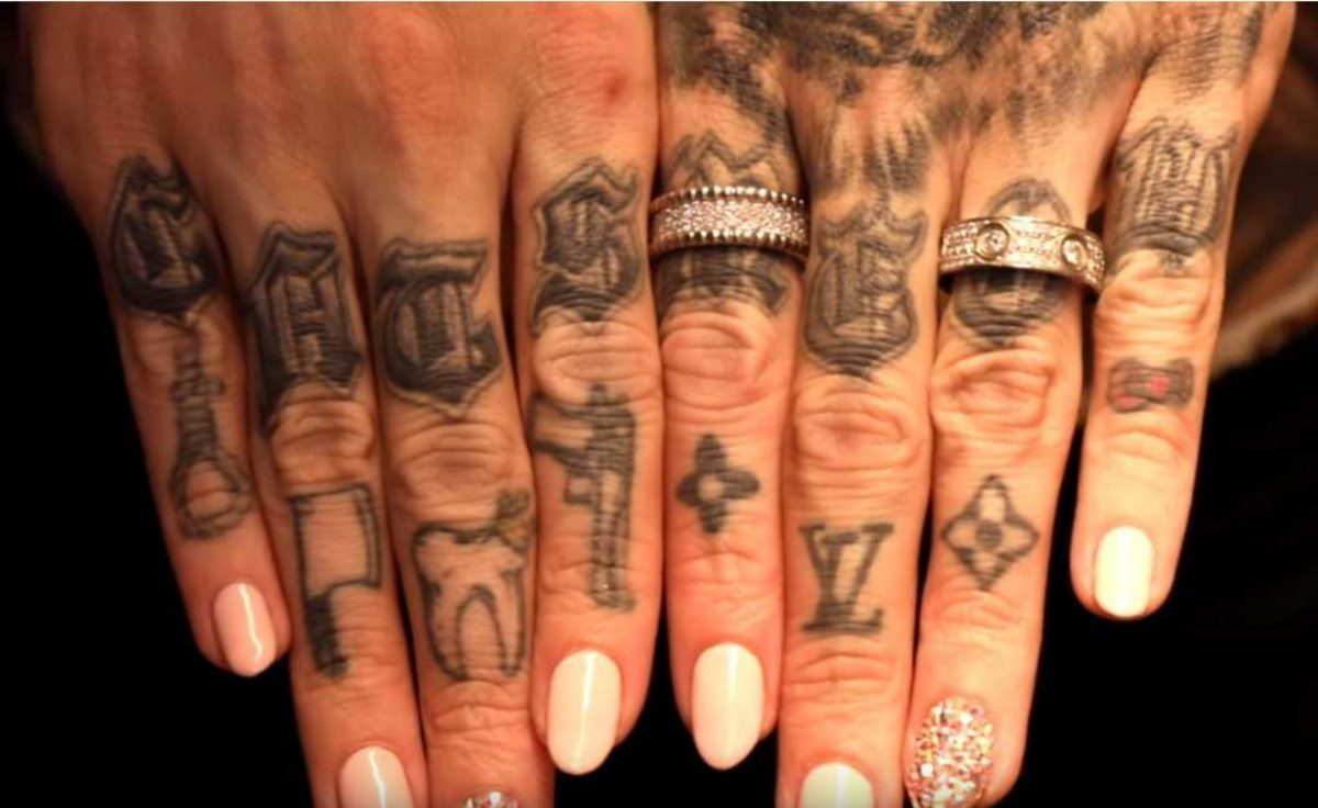 Jeffree-Star-Finger-Tattoos-1024x628