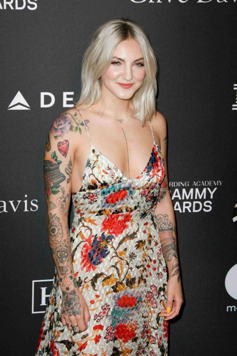 جوليا مايكلز - 2019-Recording-Academy-and-Clive-Davis-Pre-GRAMMY-Gala - 02-670x1005
